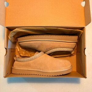 brand new. Kookaburra M Burree. Size 8